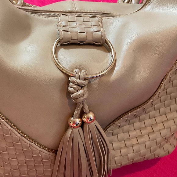 Cato weave bag light brown with gold hardware and tassel NWOT - Picture 2 of 12